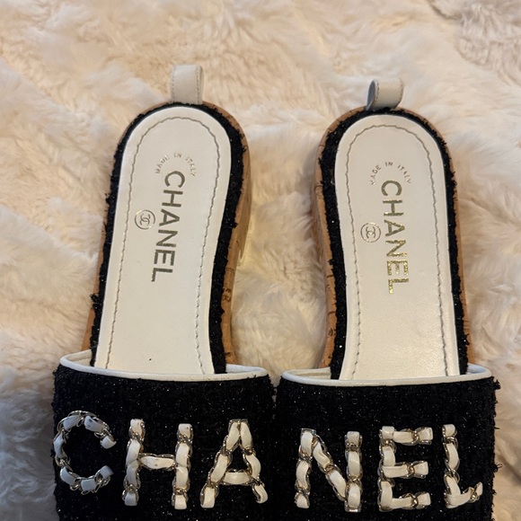 CHANEL Slides - Picture 2 of 5